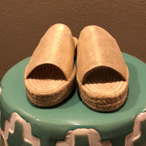 NIB! Gold Splendid Espadrille Slide Sandals! - Picture 2 of 5